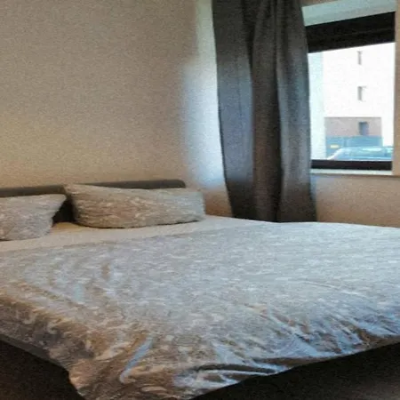 One Bedroom Apartment Between The Old Town And The City Park